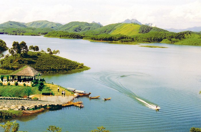 Off-Road Vietnam 4x4 WD Tour from Hanoi to Ha Giang 6 Days